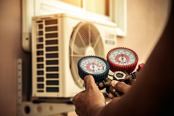 Professional Ac Installation technician working in Harvard, IL